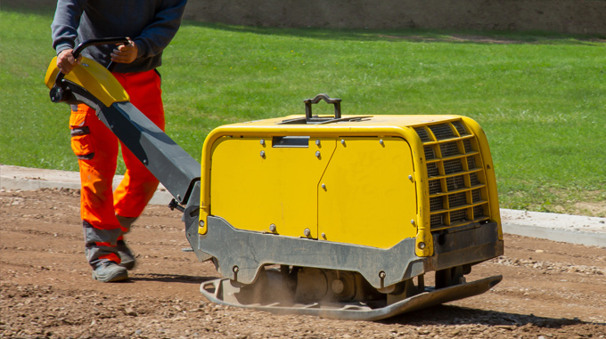 SmartBox Mini rastreando equipamento compacto em um canteiro de obras