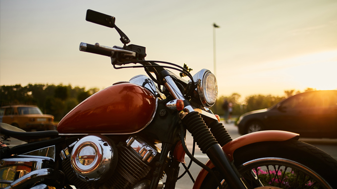 SmartBox Mini guardado discretamente em uma motocicleta