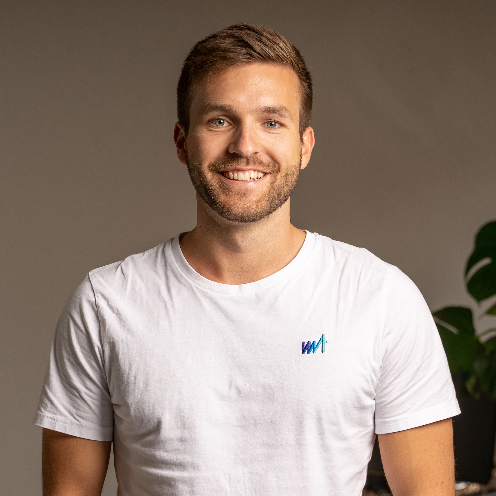 Dominik Gillich bringt Struktur in komplexe Abläufe – verantwortet bei melantech Vertrieb, Backoffice und Projektsteuerung mit klarem Blick für das große Ganze.
