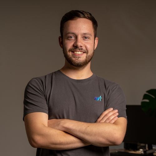 Hagen Anuth, Geschäftsführer bei melantech – verantwortlich für Entwicklung, Projektmanagement und Kundenbetreuung. Übersetzt komplexe Anforderungen in saubere technische Shopify-Lösungen.