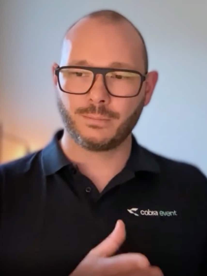 Portrait im Kontext eines Videocalls mit Philipp Kreis repräsentativ für cobraCRM.