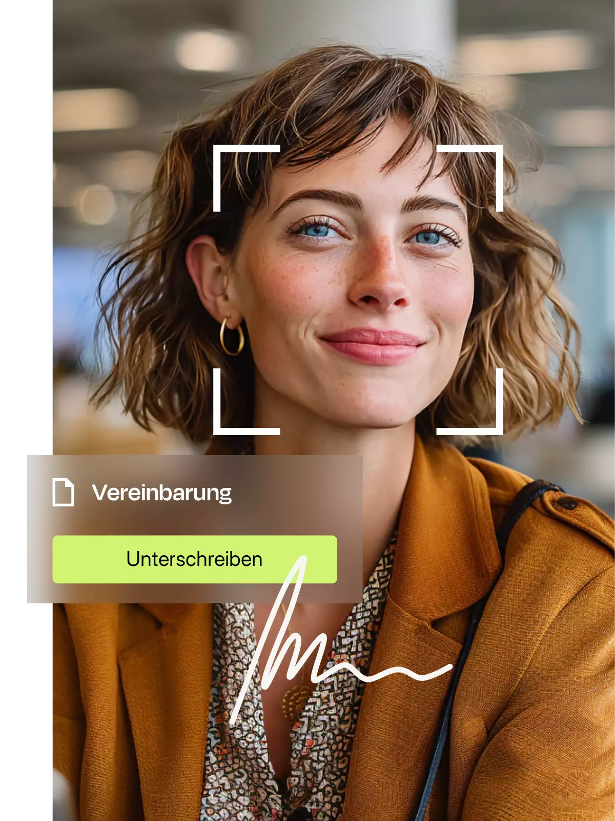 Porträt einer lächelnden Frau mit kurzen, blonden Haaren und braunem Blazer, darüber ein digitales Overlay mit dem Namen Clara Jandt und einem verifizierten eSignature-Status.