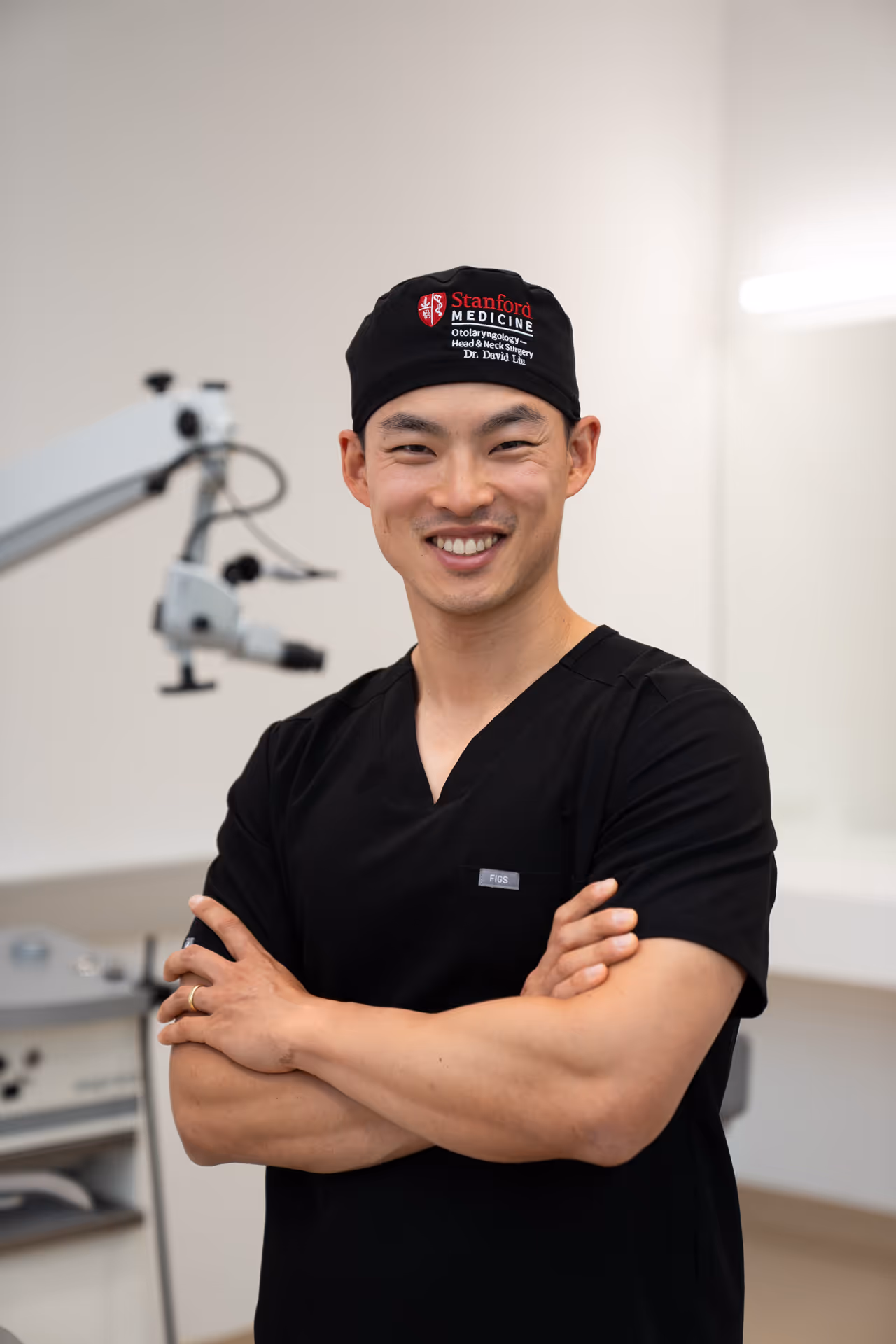 Portrait Dr. David Liu  in Operationskleidung
