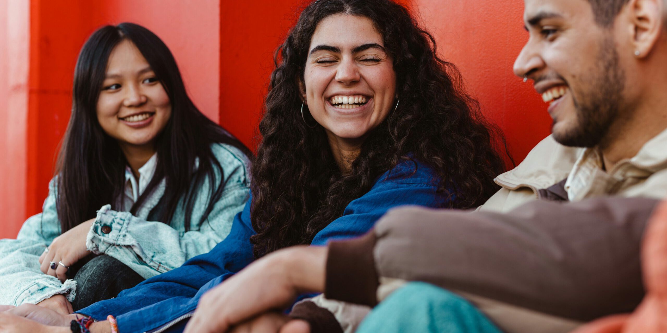 ZINZIZ en De Krachtcentrale 013 starten Start me Up!: een groepsprogramma voor jongvolwassenen om veerkracht en zelfregie te versterken richting werk of studie.