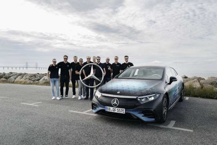 Mercedes-Benz spolu s týmem