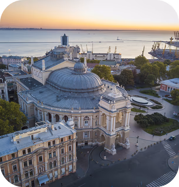 An aerial view of a large building with a dome.