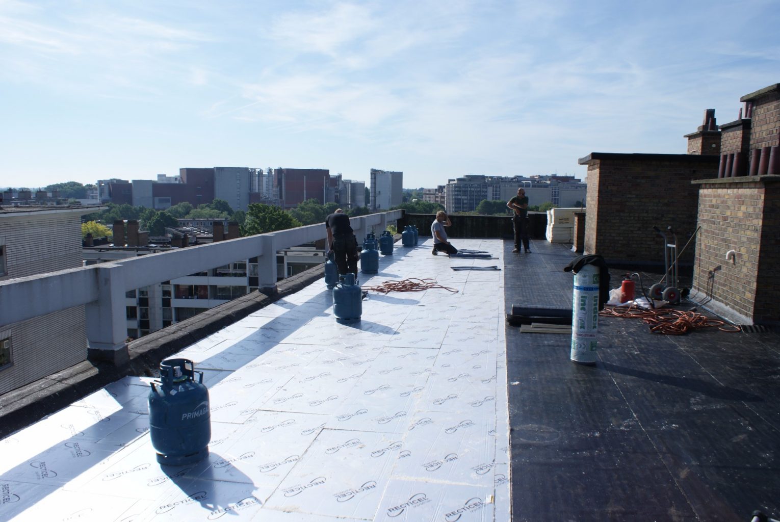 Isoleren van een plat dak door Dakwerken Roofit

