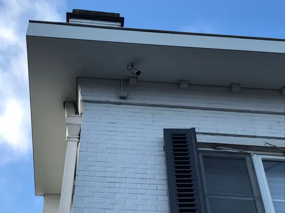 Foto die de afkasting van Dakwerken Roofit toont van een hoek van een dak
