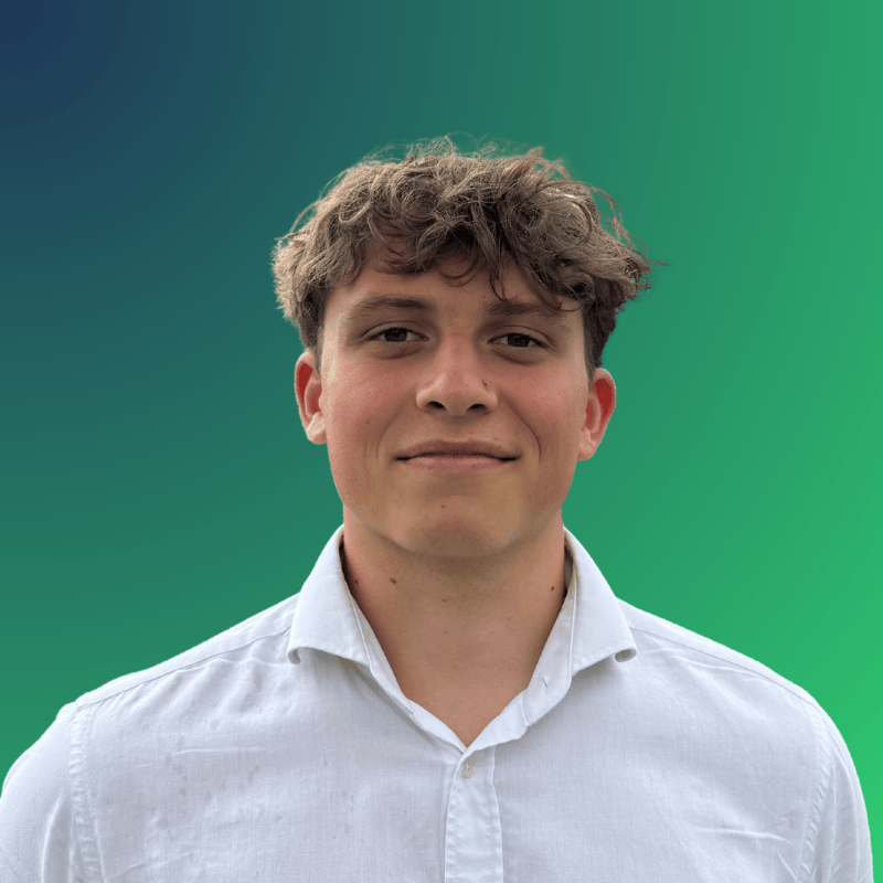 Headshot of Daan Vegter with green backdrop