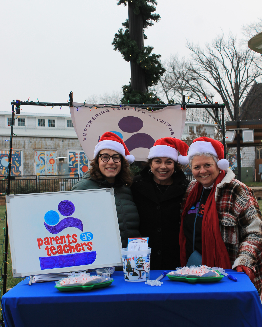 [team] image of teamwork in the studio (for a graphic design studio)