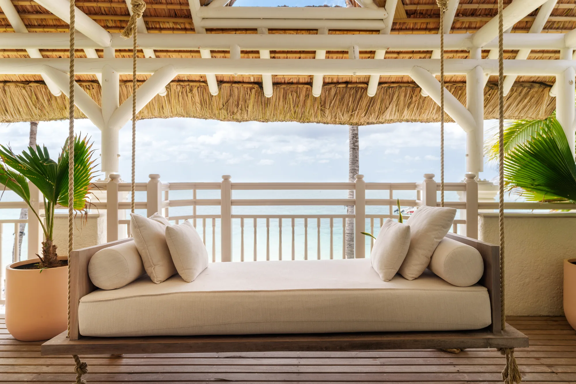 mauritius-beach-resort-couple-arriva with ocean views in Mauritius.