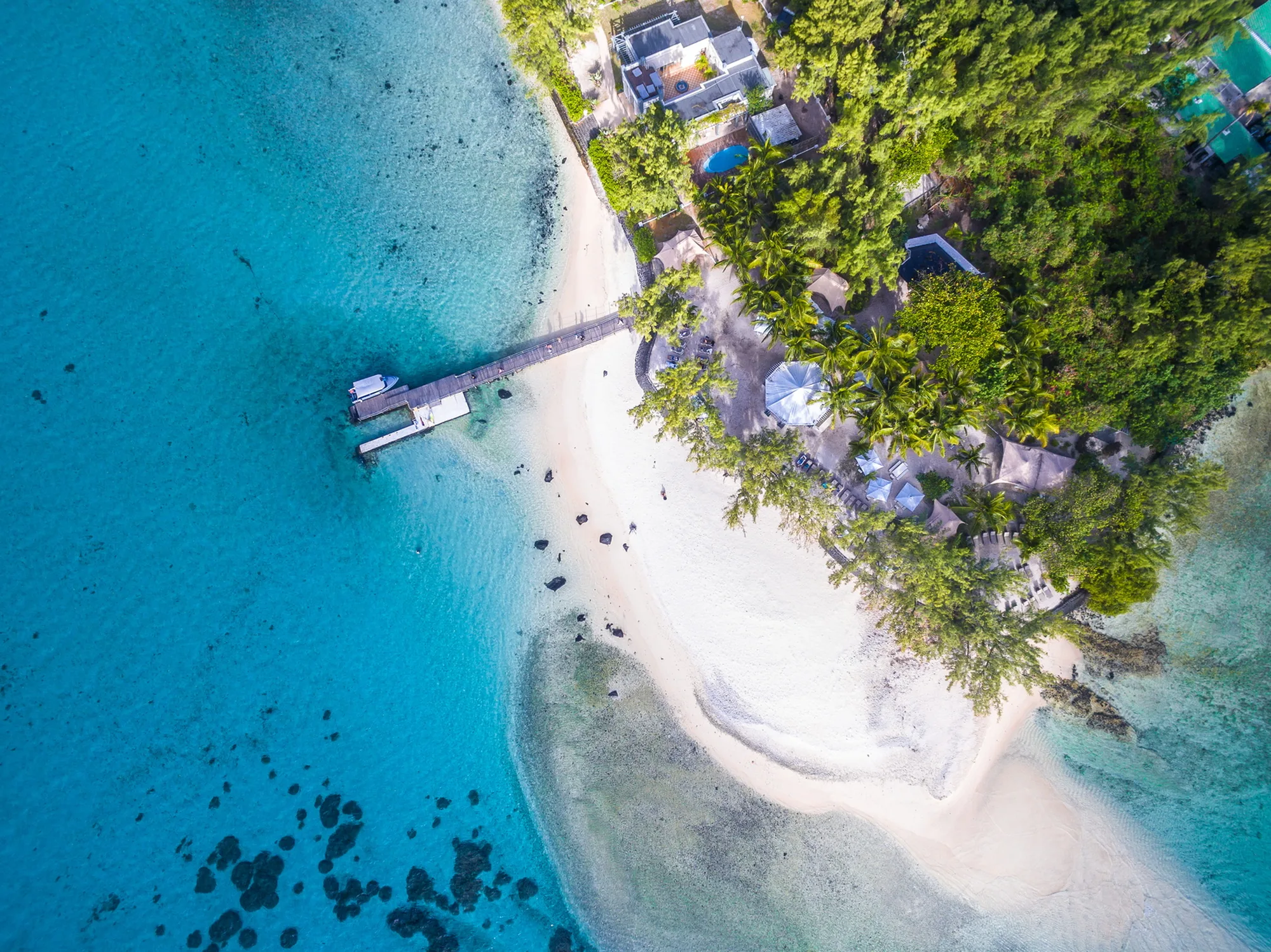 mauritius-beach-resort-couple-arriva with ocean views in Mauritius.