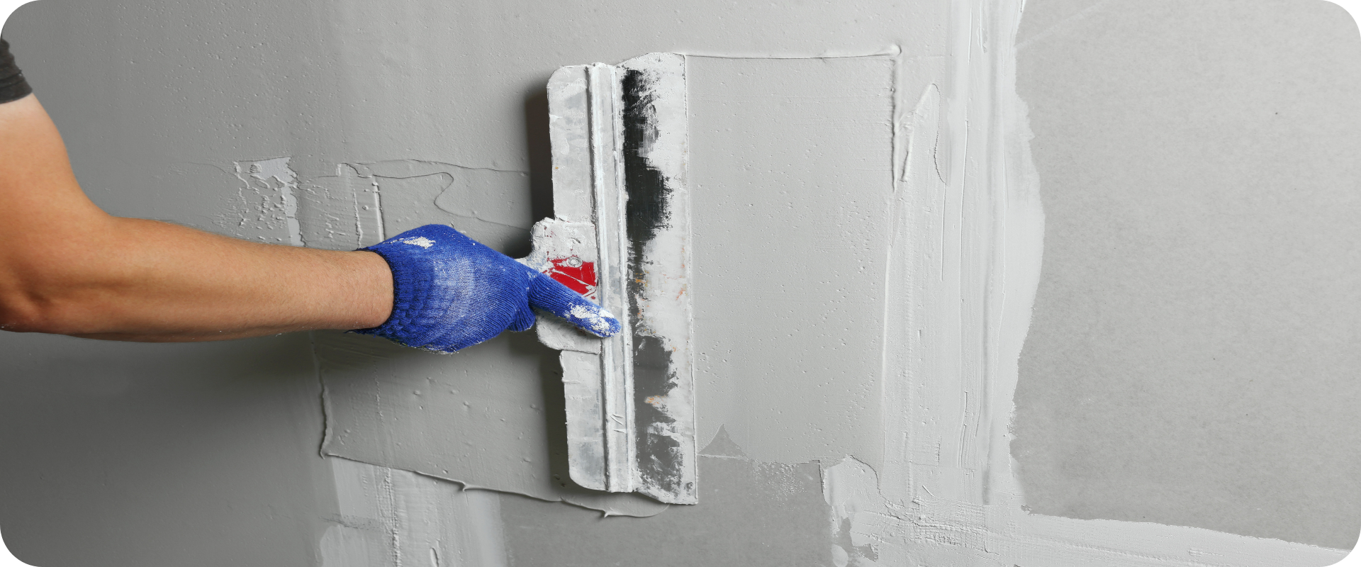 Base coat formulated with high-performance additives: polymers, cellulose, retardants, accelerators, polypropylene fibers, defoamers, and water repellents.