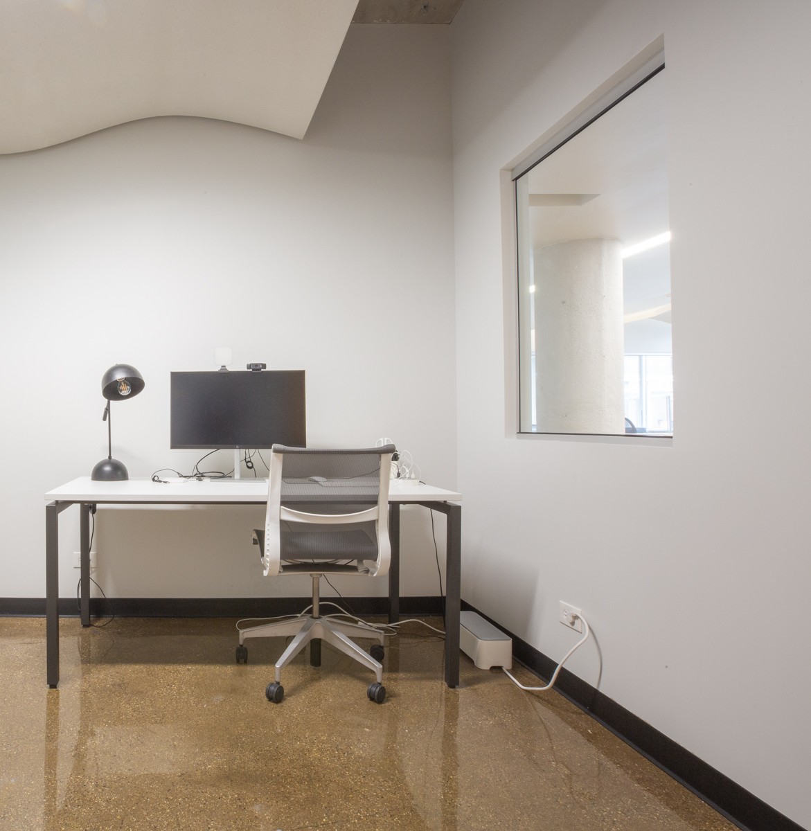 Detail of the 3:4 Private Office workspace with desk lamp and chair