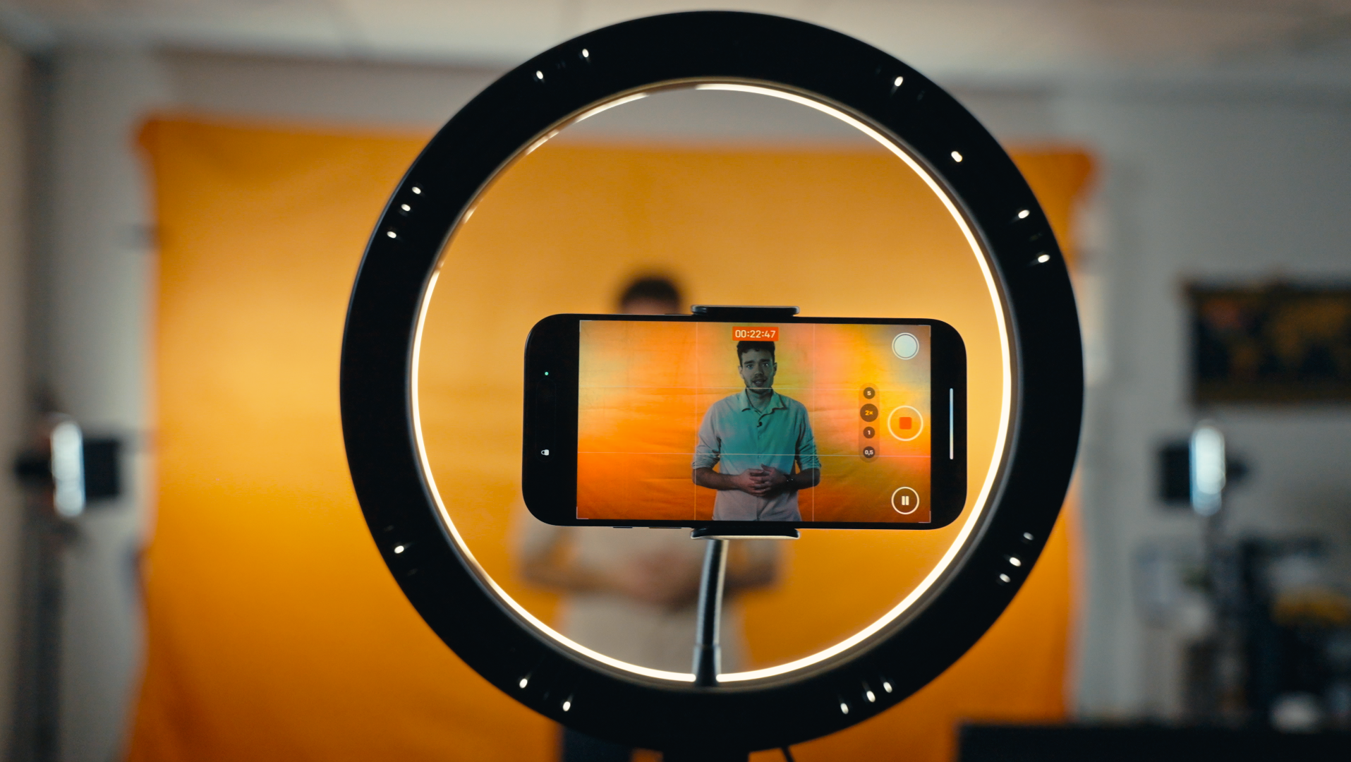 Tournage d’une vidéo professionnelle réalisée avec un smartphone par Skiveo.