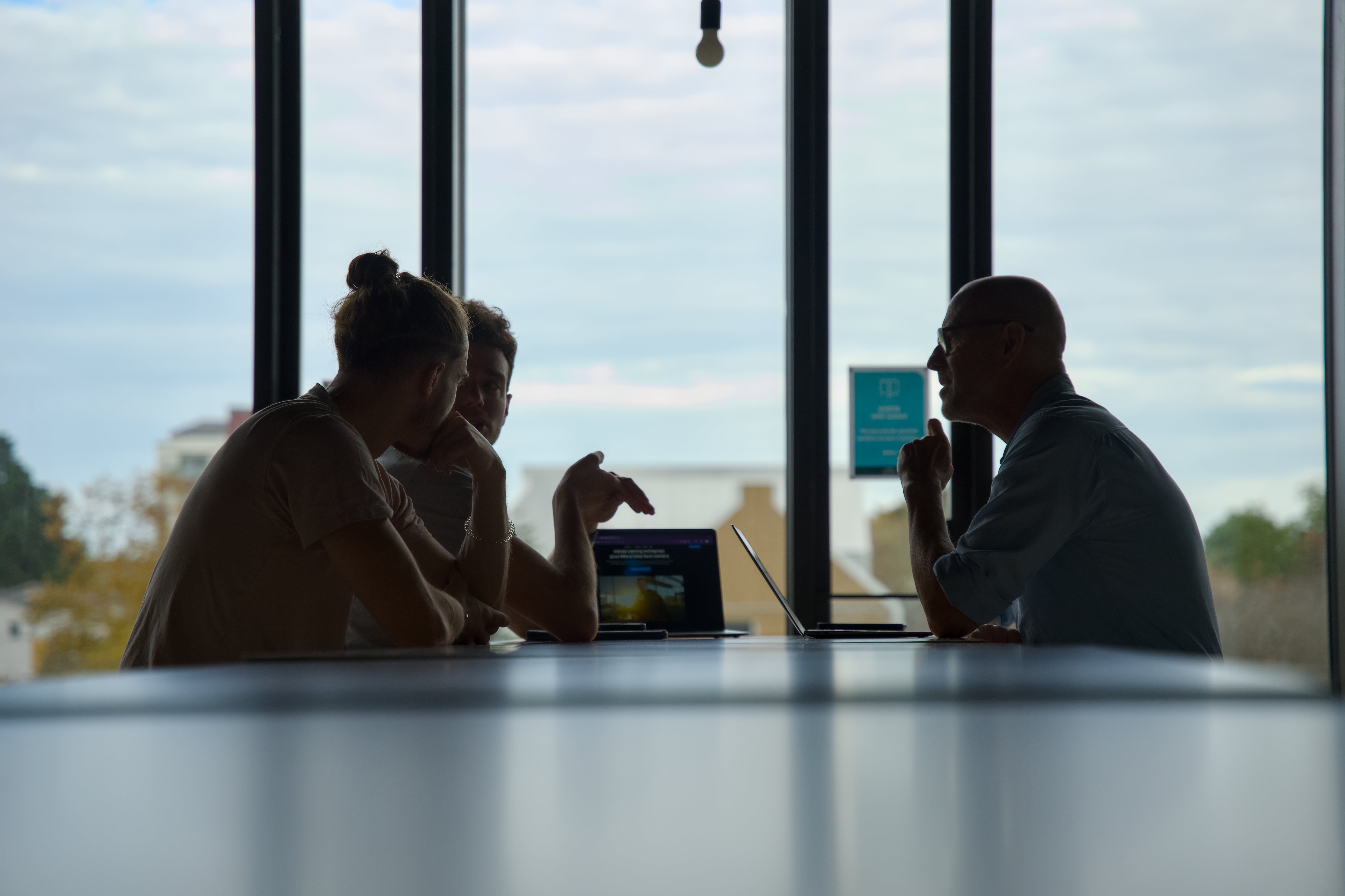 Image : Séance de coaching prise de parole avec un dirigeant en préparation de tournage