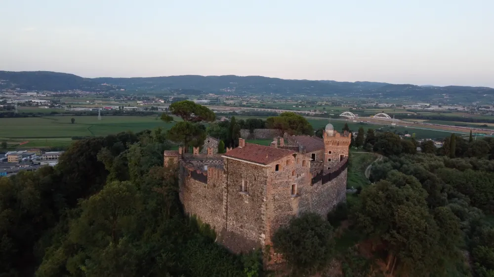 Vista aereo del Castello dei Maltraversi