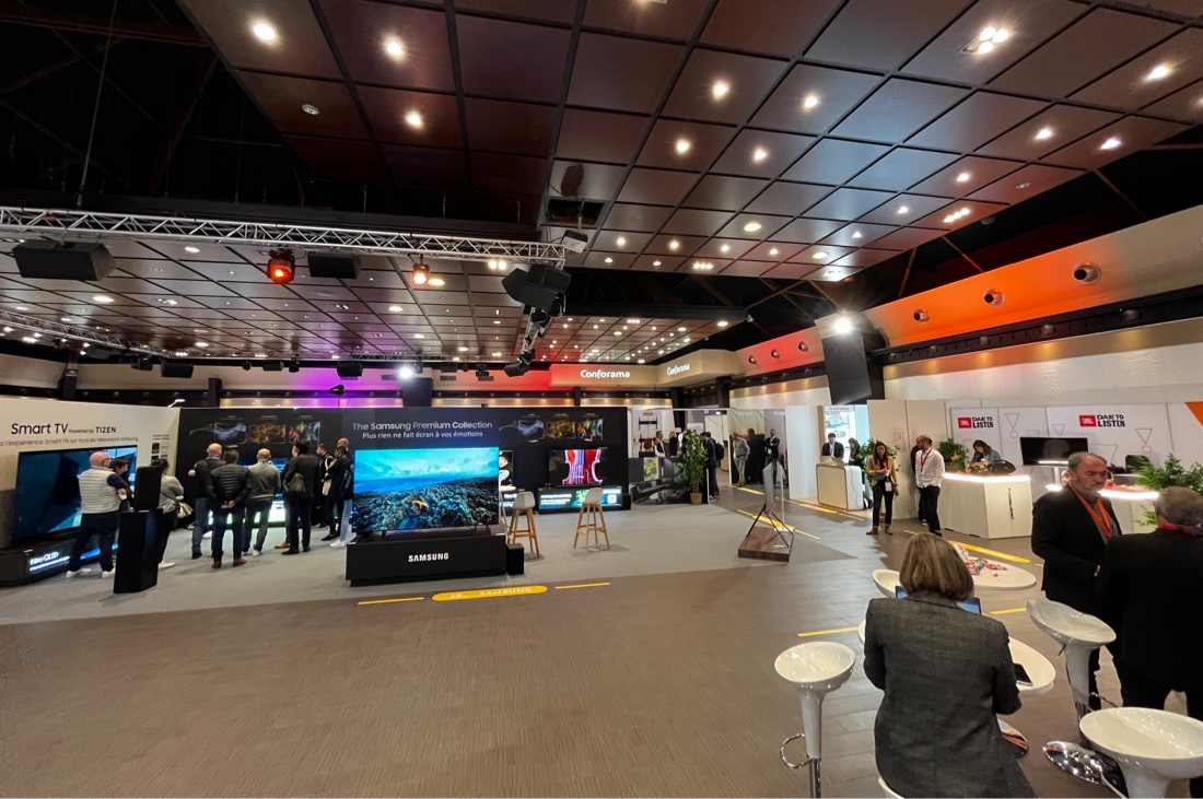 Vue éloignée du salon Meuble & Déco 