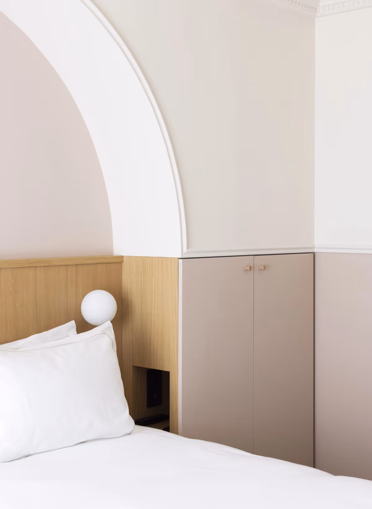 gros plan du coin de la chambre avec lit