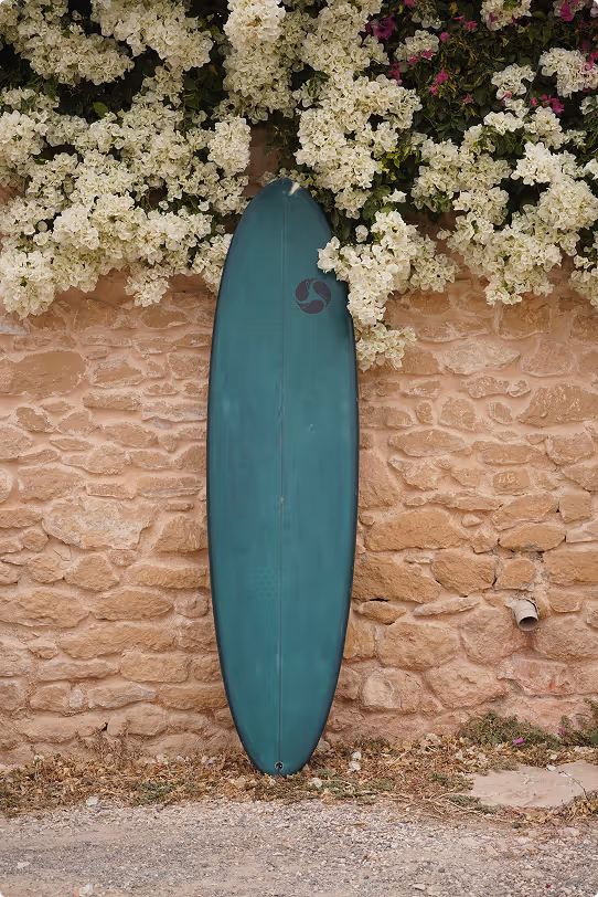 Hybrid green surfboard for versatile wave riding