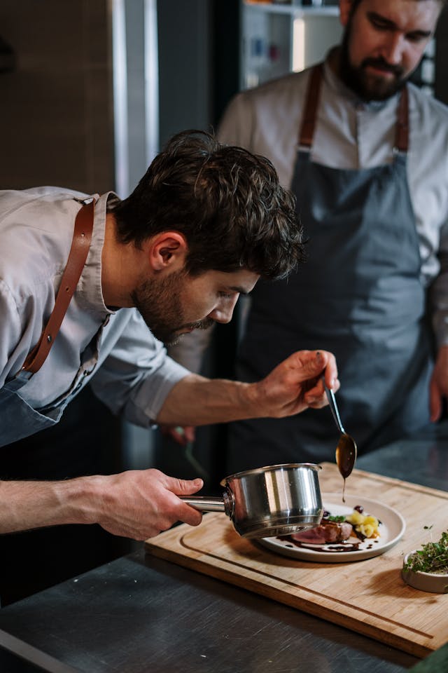 chefs en train de cuisiner
