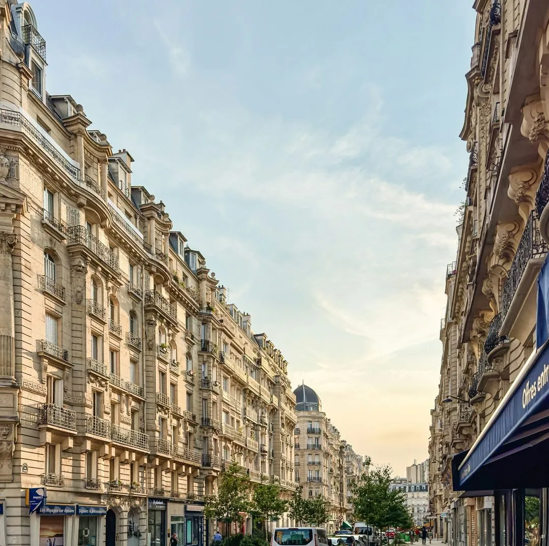 Rue parisienne, installation à Paris avec la conciergerie Art de Vie