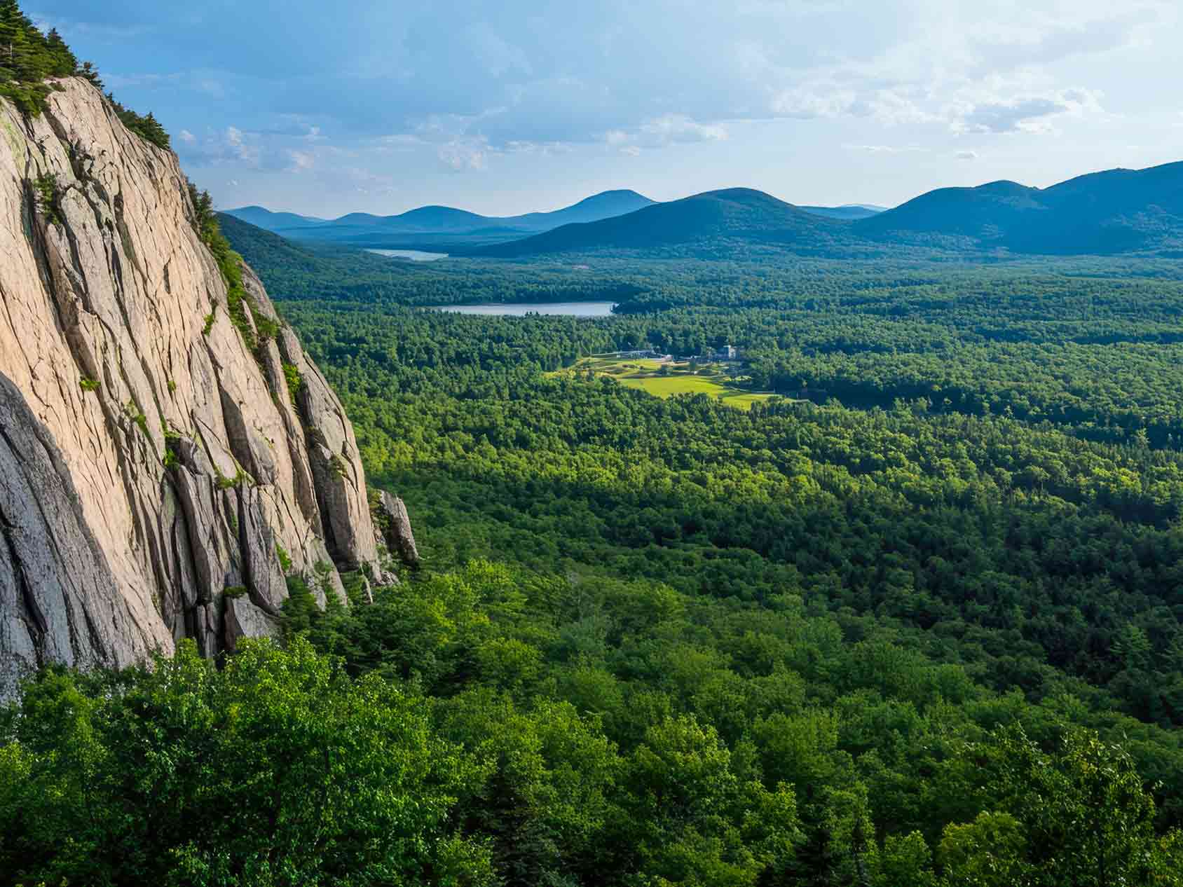 FEATURED: A Journey in to the Heart of the White Mountains Aboard the Conway Scenic Railroad.