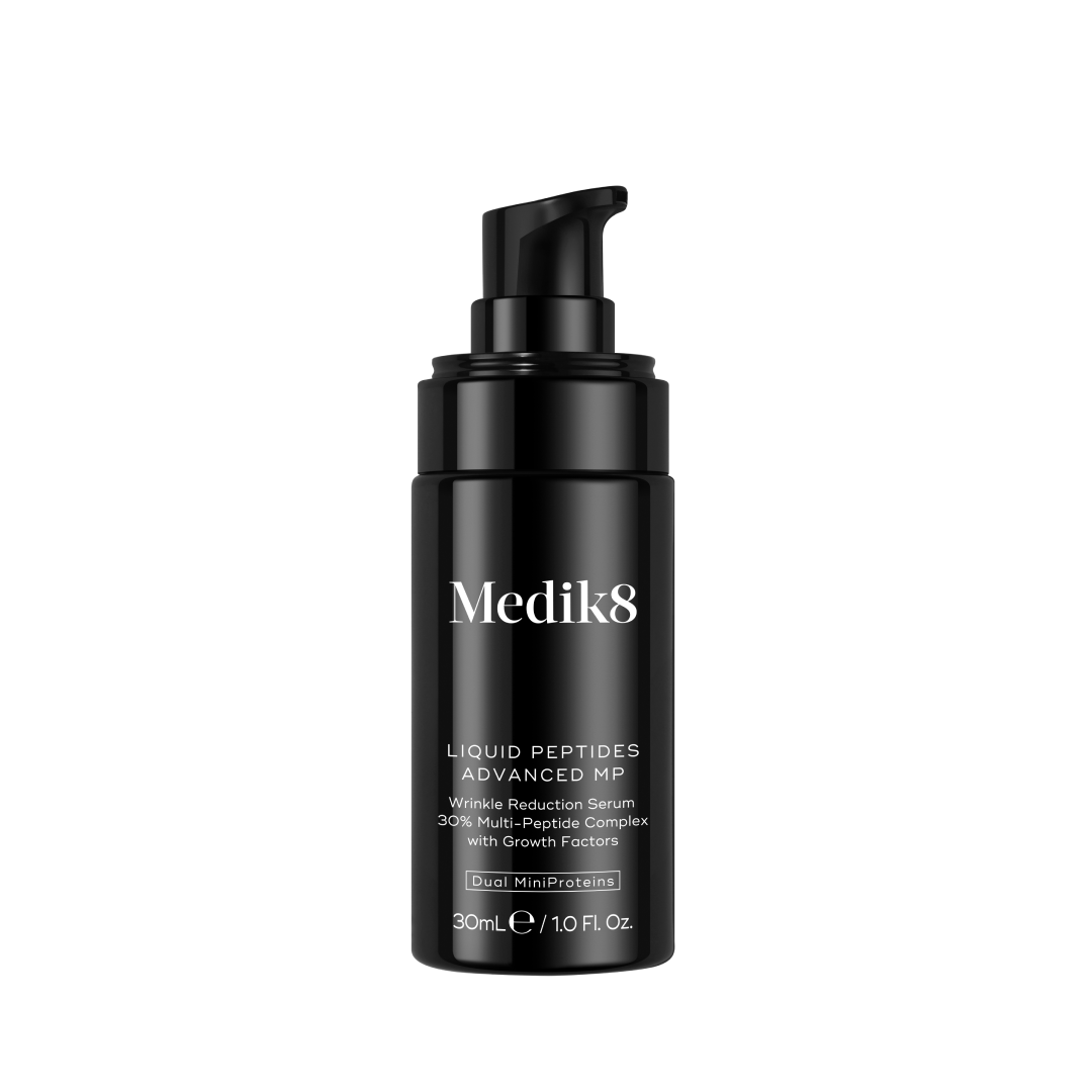 Produktbild som visar Medik8 Liquid Peptides Advanced MP, den stora vinnaren i Glowaddictions test av serum med peptider i
