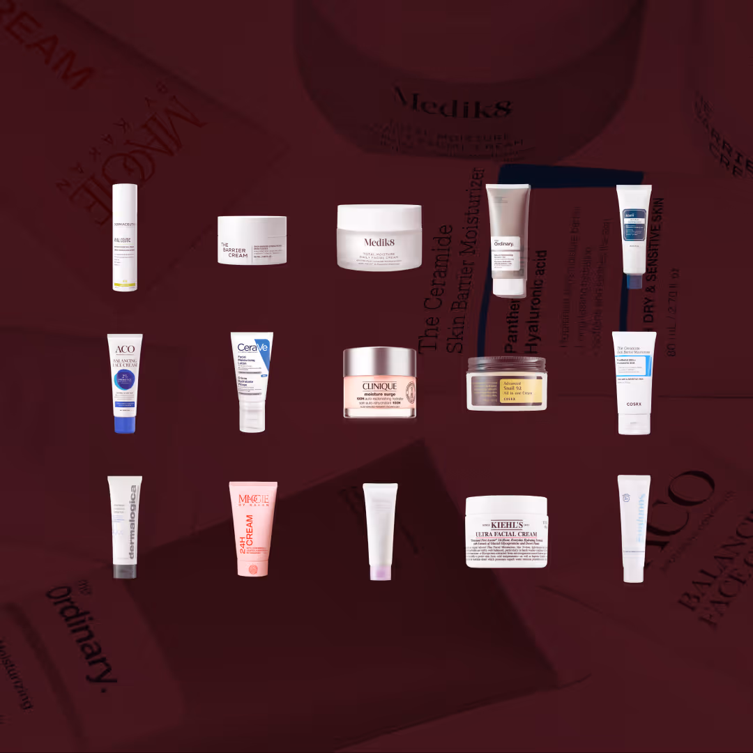Alla testade produkter i vårt stora test av dagkräm. Bilden visar femton olika dagkrämer från märken som Dermaceutic, The Barrier Cream, Medik8, The Ordinary, ACO, CeraVe, Clinique, COSRX, Dermalogica, Magie by Kakan och Kiehl’s Ultra Facial Cream, utplacerade mot en mörkröd bakgrund med tydliga förpackningar och etiketter.