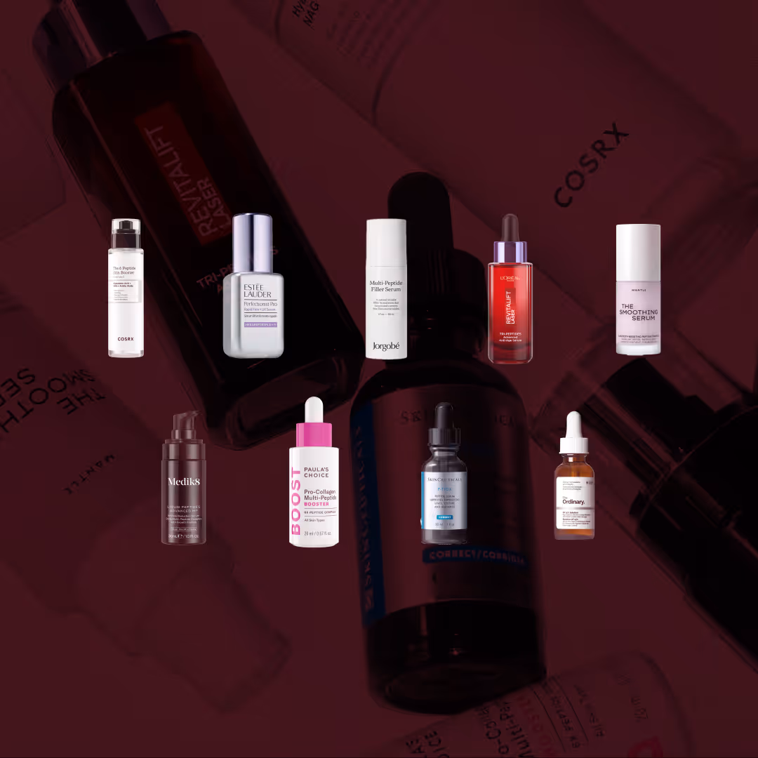 Alla testade produkter i vårt stora test av peptidserum uppställda mot en mörkröd bakgrund. Synliga produkter: COSRX The 6 Peptide Skin Booster Serum, Estée Lauder Perfectionist Pro, Jorgobé Multi-Peptide Filler Serum, L'Oréal Paris Revitalift Filler, Mantle The Smoothing Serum, Medik8 Liquid Peptides, Paula’s Choice Pro-Collagen Multi-Peptide Booster, Skinceuticals A.G.E. Interrupter och The Ordinary Multi-Peptide + HA Serum.