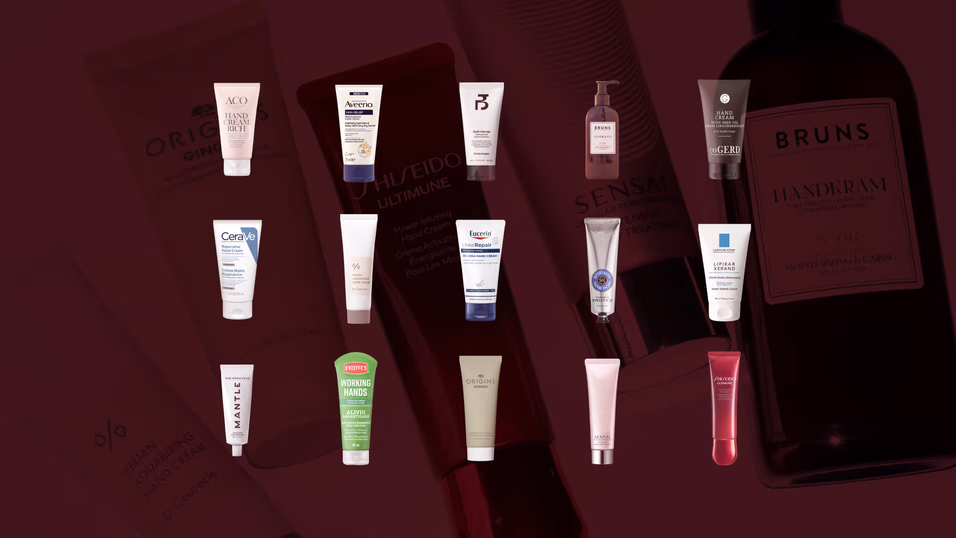 Bilden visar alla testade produkter i vårt stora test av handkräm – femton olika handkrämer från olika märken, uppradade mot en mörkröd bakgrund. Produkterna har olika förpackningar, både tuber och flaskor, och inkluderar bland annat ACO Hand Cream Rich, Aveeno, CeraVe Reparative Hand Cream, Eucerin Urea Repair, La Roche-Posay Lipikar Xerand, O'Keeffe's Working Hands, Origins Ginger, Mantle, Bruns, GoCerd, Sensai och Shiseido Ultimune. Bakom produkterna syns suddiga, förstorade versioner av några av förpackningarna.