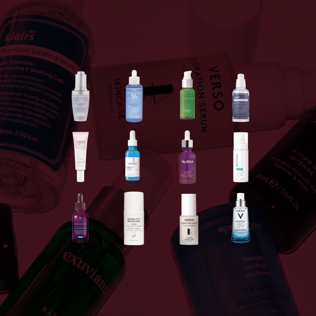 Alla testade produkter i vårt stora test av fuktserum: elva olika fuktserumflaskor och förpackningar uppställda mot en mörkröd bakgrund. Produkterna som syns är Beauté Pacifique Hyaluronic Serum, Dr.Ceuracle Hyal Reyouth Ampoule, Exuviance Radiance Serum, Klairs Rich Moist Soothing Serum, L300 Face Serum, La Roche-Posay Hyalu B5 Serum, Medik8 Hydr8 B5 Intense, Neostrata Restore, Skinceuticals H.A. Intensifier, Skincity Skincare Mellow Moisture Serum, Verso Hydration Serum och Vichy Mineral 89 Booster.