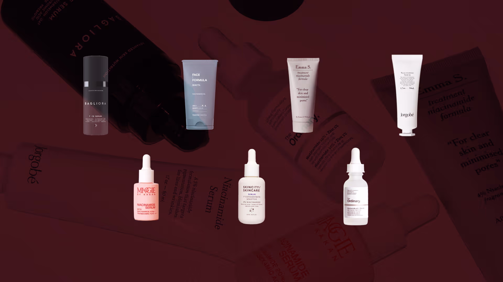 Alla testade produkter i vårt stora test av Niacinamidserum: Bilden visar åtta olika niacinamidserum från olika märken, uppställda mot en mörkröd bakgrund. Produkterna inkluderar Bagliora F-CE Serum, Face Formula Niactil, Emma S. treatment niacinamide formula, Jorgobé Niacinamide Serum, Magie by Kakan Niacinamide Serum, Skincity Skincare Niacinamide Serum Concentrate, The Ordinary Niacinamide 10% + Zinc 1% samt ytterligare en produkt från Jorgobé. Flaskor och tuber med varierande design syns tydligt.