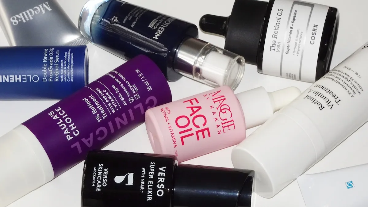 Retinoidserum från Medik8, Paula's Choice, Olehenriksen, Verso, COSRX, Biotherm och Maggie by Kakan samlade på vitt underlag.