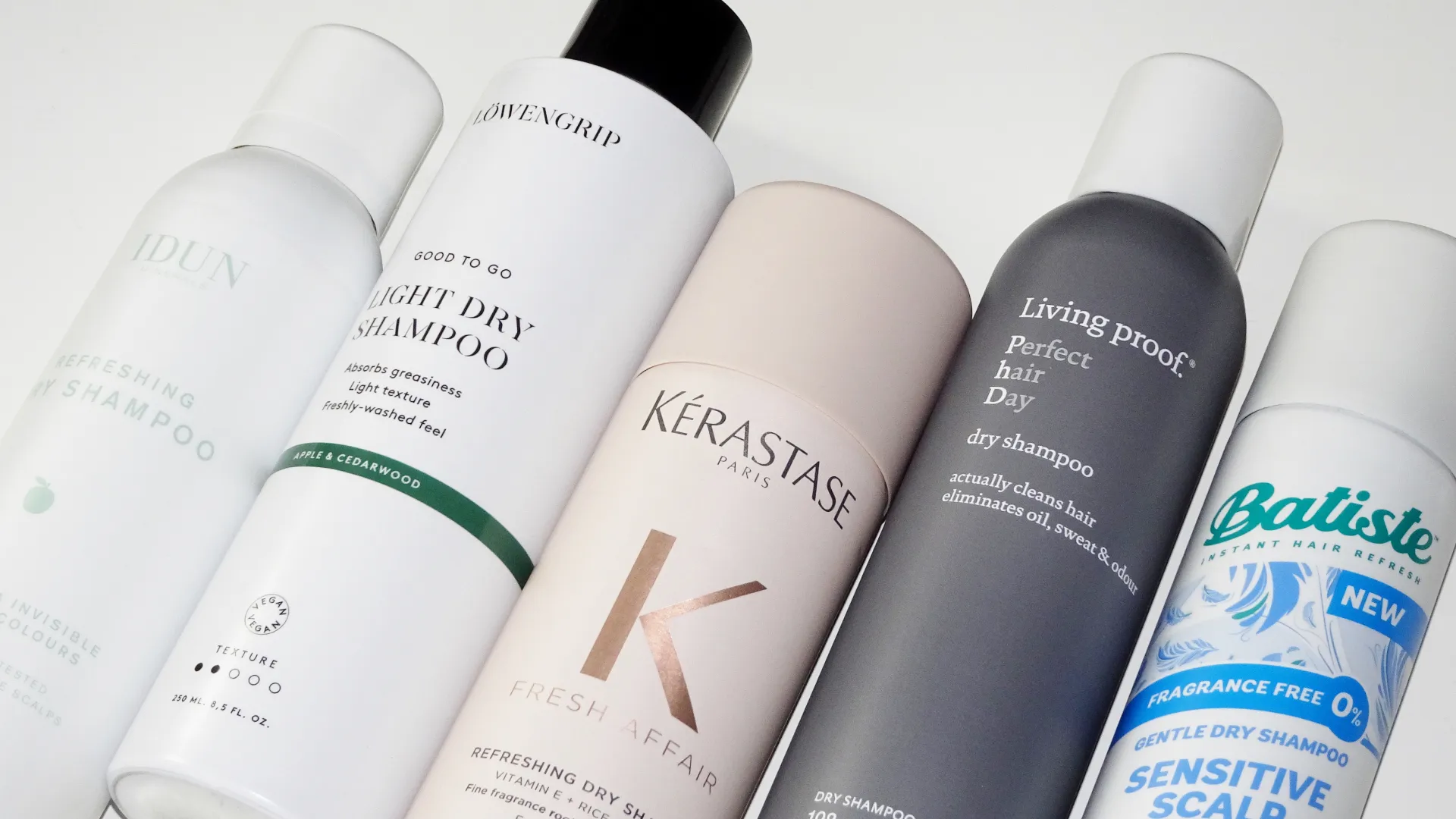Bäst i test, torrschampo, billigaste torrschampot. Flera olika torrschampo från IDUN Minerals, Löwengrip, Kérastase, Living Proof och Batiste uppradade på vitt underlag.