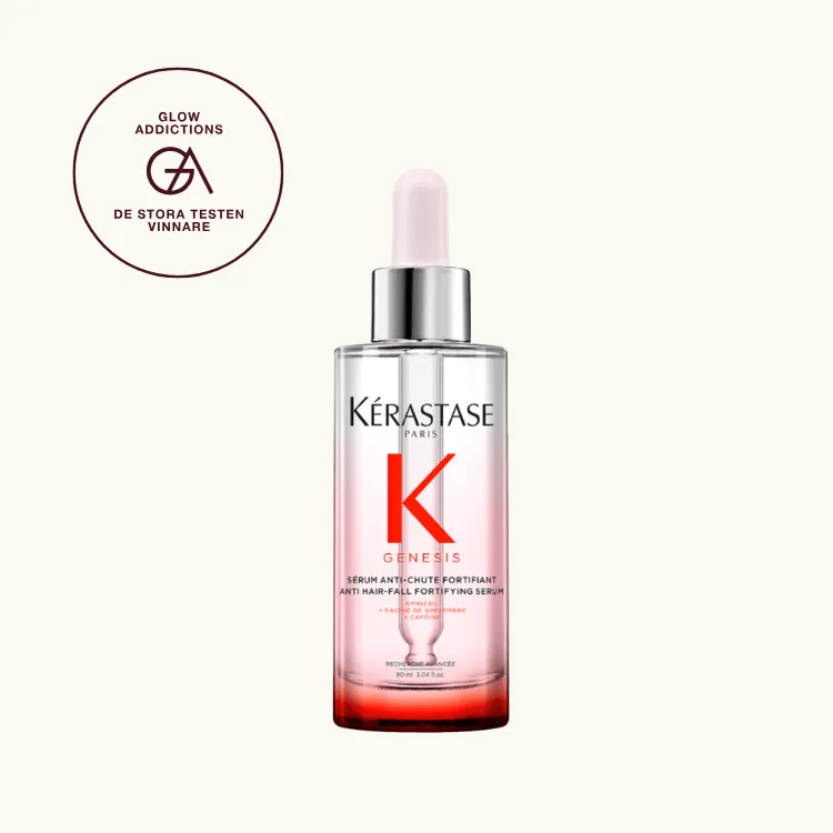Bästa serumet för länge och tjockare hår, Kérastase Genesis, som fick hela 4.00 av 5.00 av Glowaddictions testpanel. Bilden föreställer produkten mot krämfärgad bakgrund, med en ettikett som visar att produkten blev delad testvinnare.