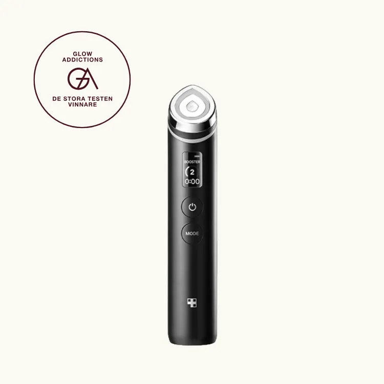 Bäst i test, Skintech: Medicube AGE-R Booster Pro, som fick hela 5.00 av 5.00 av Glowaddictions testpanel. Bilden visar produkten från Medicube.