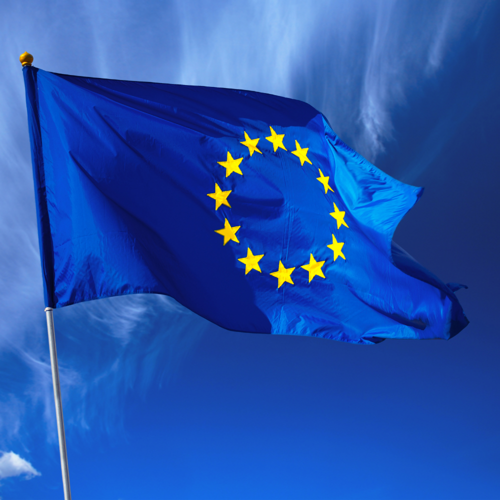 EU-flagga. Himmel. Beauty. EU. Regelverken som påverkar beautykonsumenter är många — vi på Glowaddictions försöker förenkla och reda ut vad som sker
