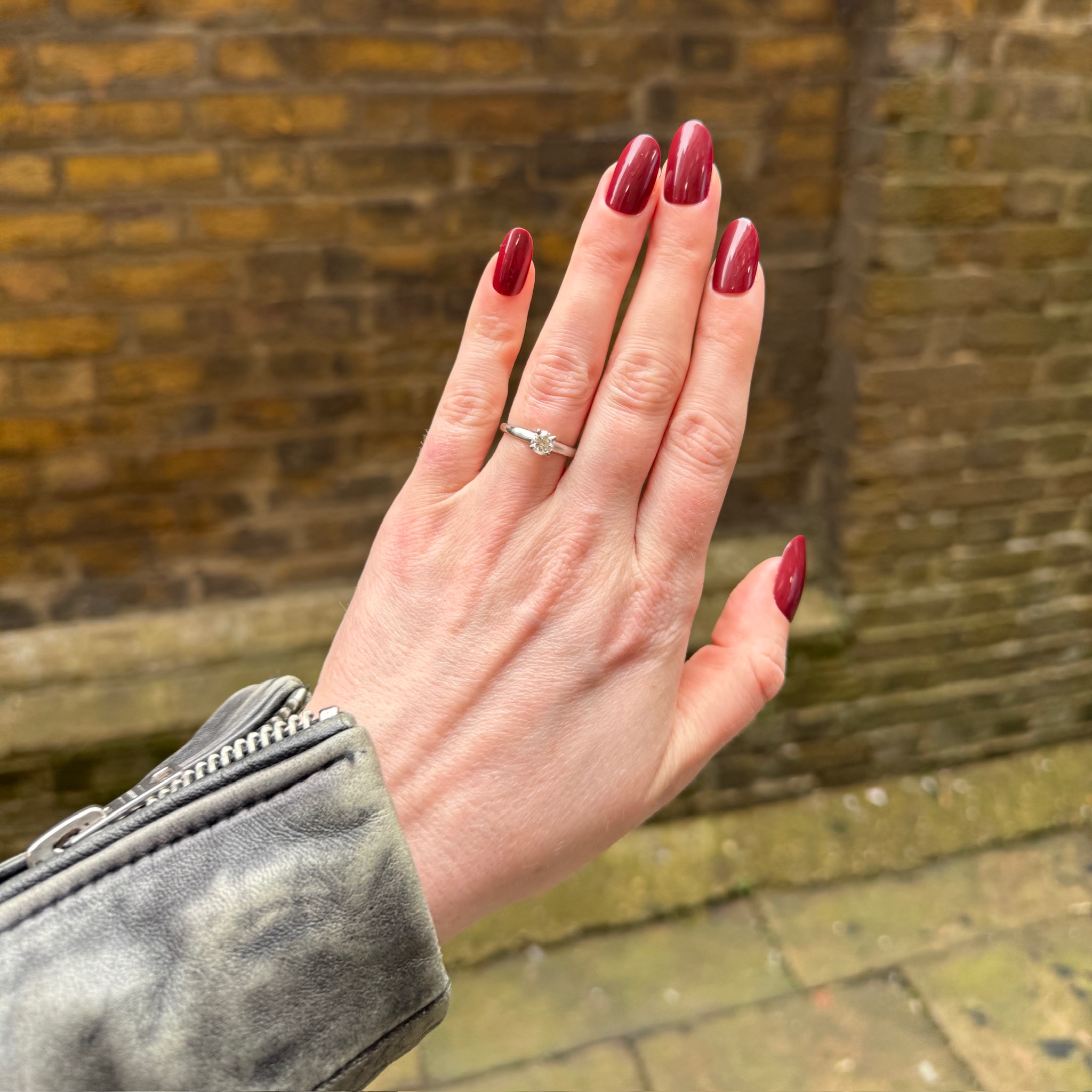 Switch Nails oval wine and dine, röda switch nails, röda lösnaglar