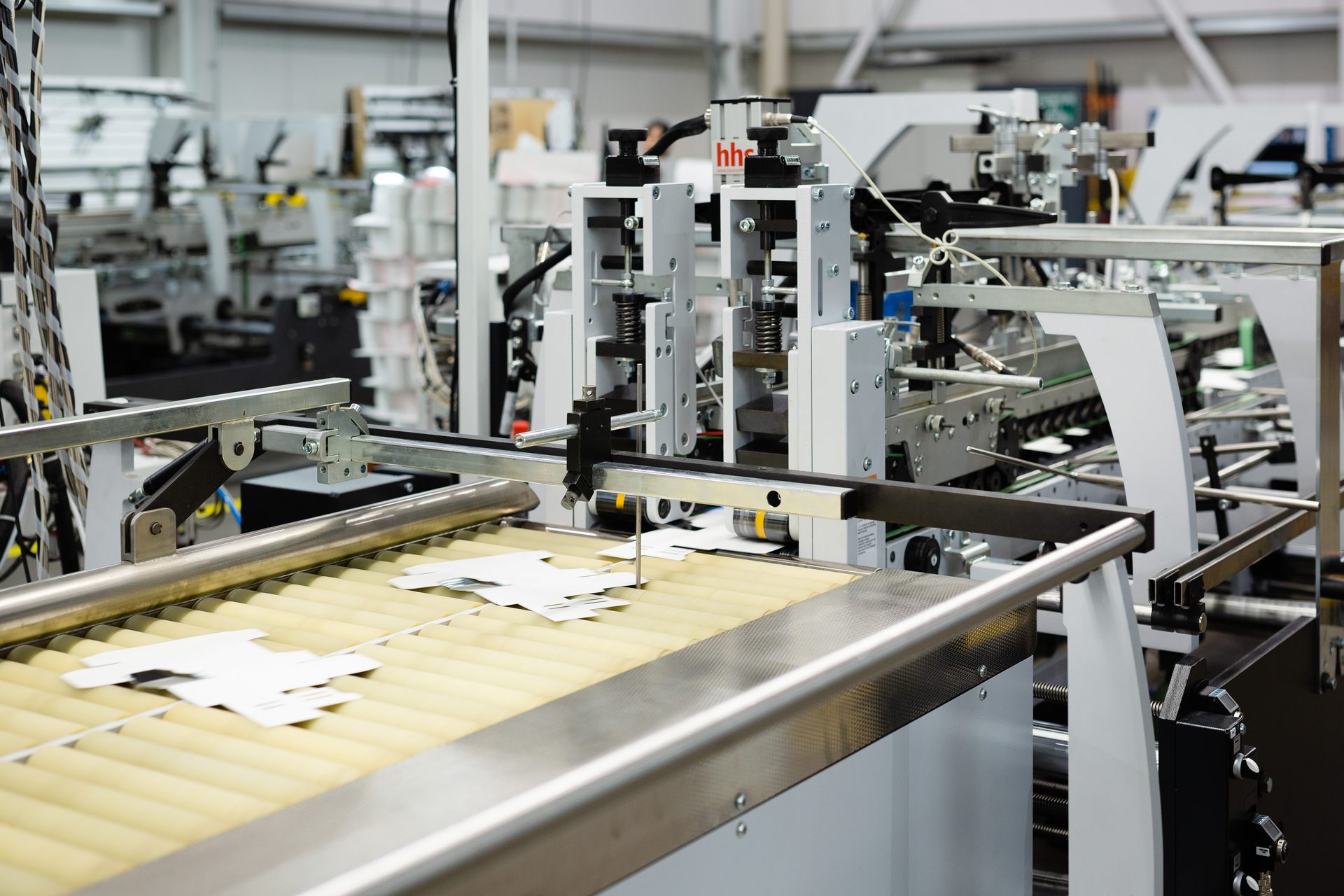 Automated machine producing eco-friendly carton packaging as an alternative to plastic packaging