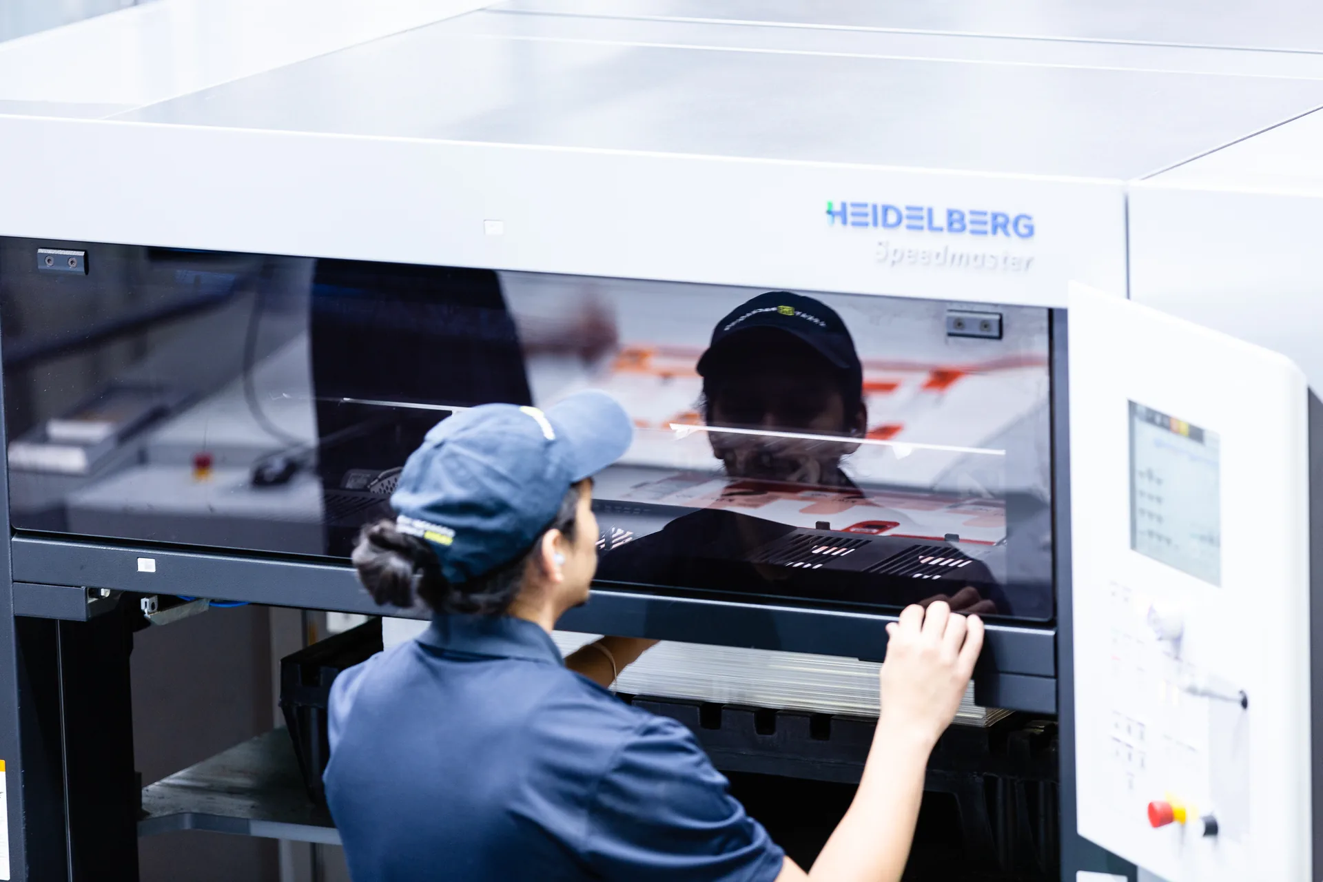 A press operator checking a running job at the console of a Heidelberg Speedmaster press at Arkay’s Roanoke plant