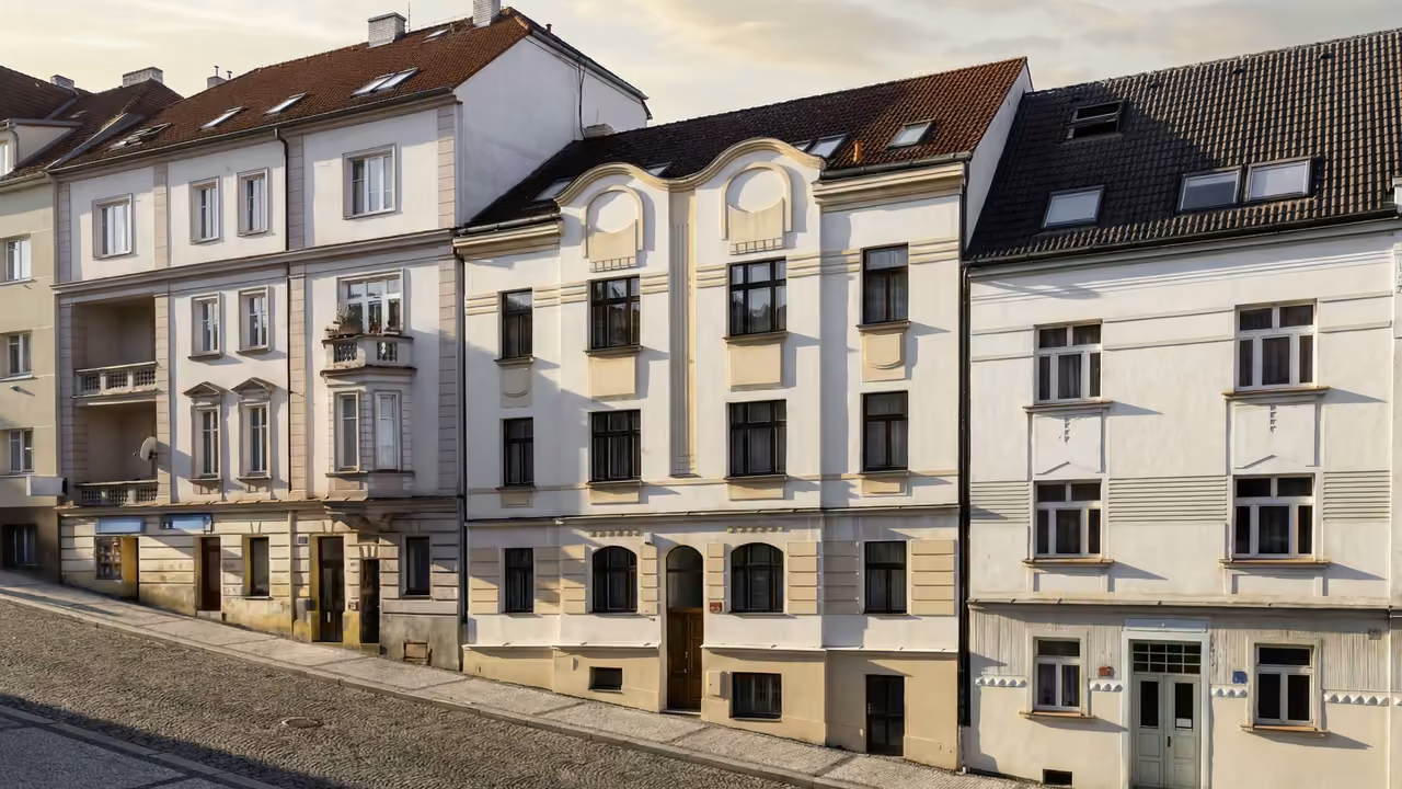 Liborova 11 Praha Břevnov – zrekonstruovaný prvorepublikový činžovní dům s barokním štítem, Praha 6