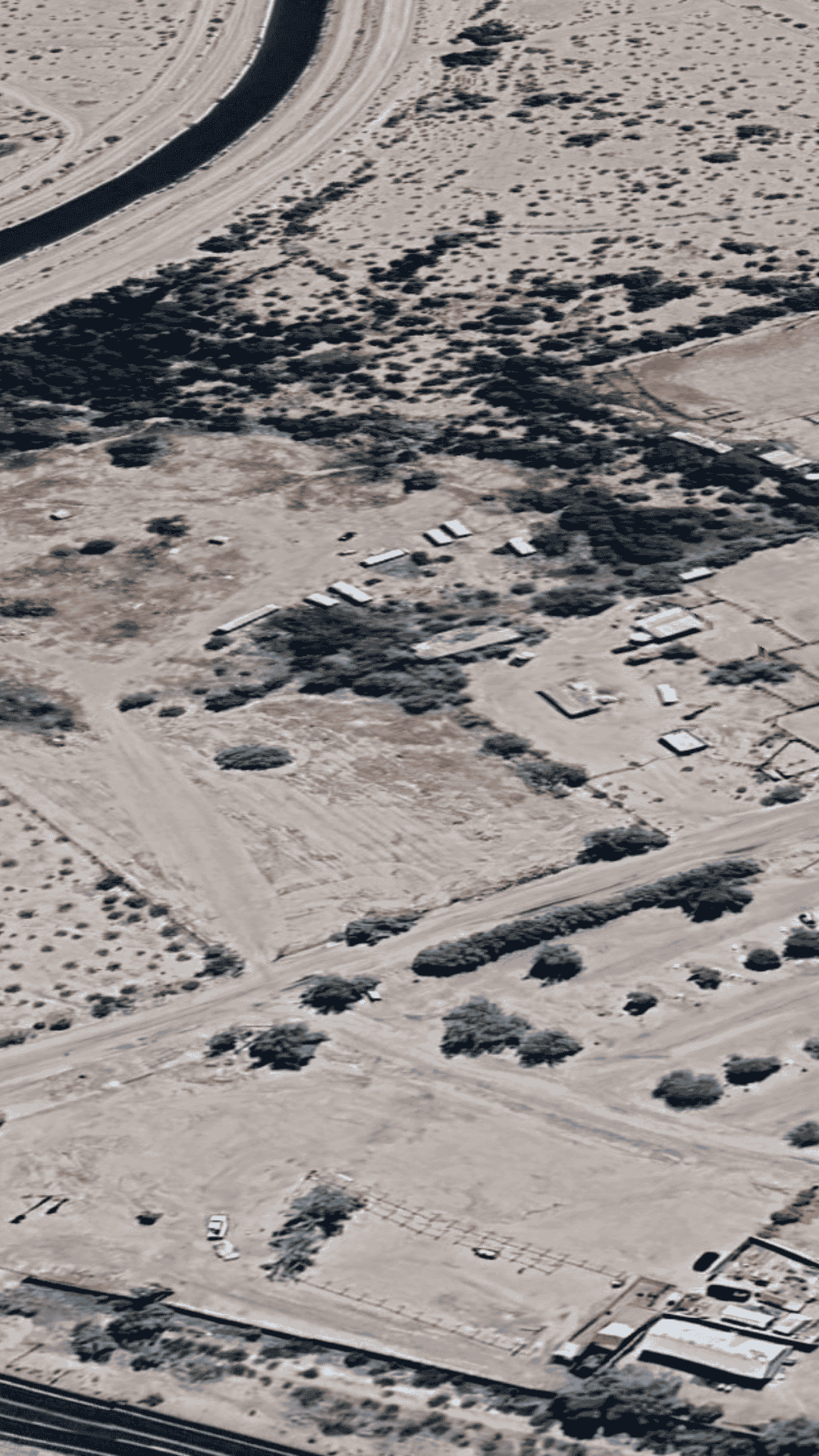 In late 2025, news broke that nearly 1,000 acres of land once part of John Wayne’s Arizona holdings have been sold to developers. What had been the historic “Red River Ranch” is now being eyed for a