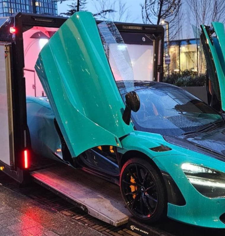 Exclusive Networks Where the Super-Rich Trade Ideas More Than Money