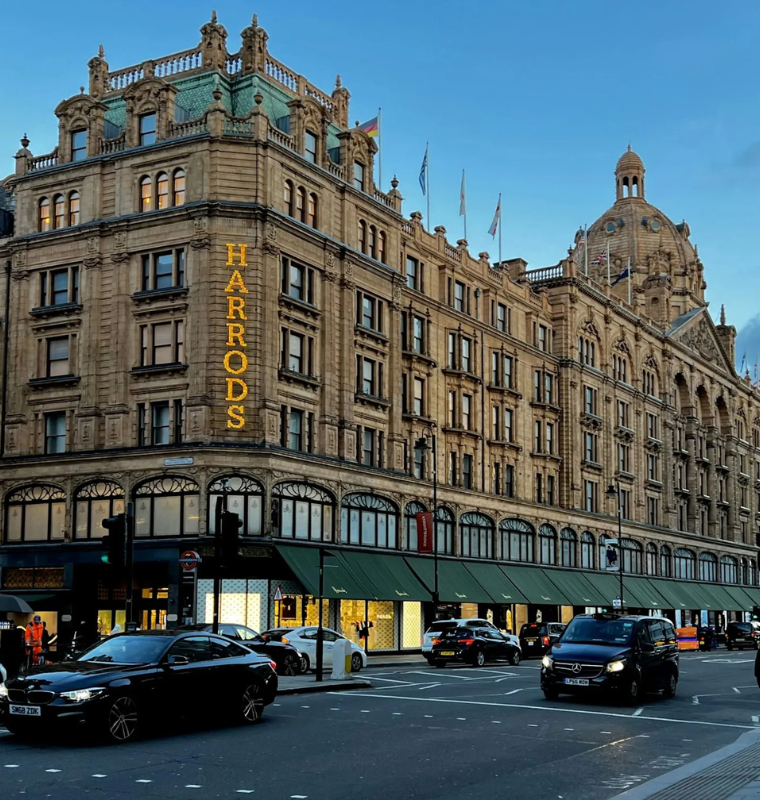 Why the Wealthiest Circles Are Quietly Exiting Public Social Media and Building Private Digital Worlds