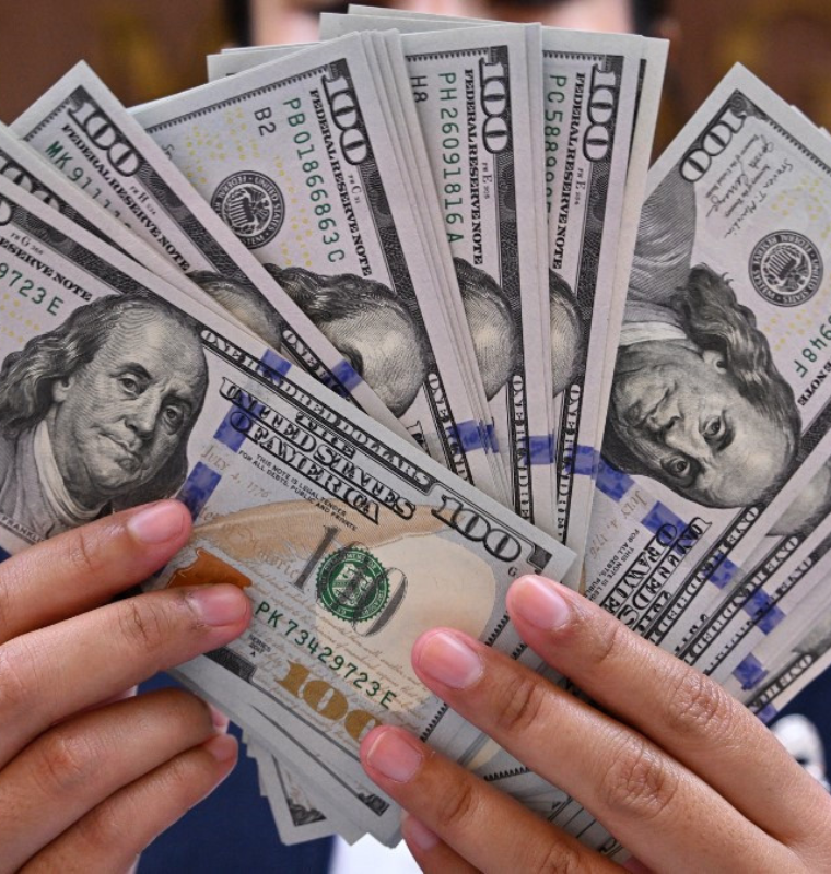 Ultra Wealthy Shift Into Hard Assets as Global Currency Confidence Faces Pressure