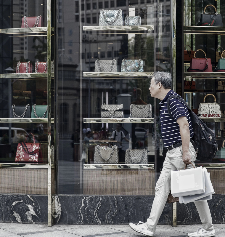 Luxury Handbag Market Faces Turning Point as Affluent Buyers Shift Toward Vintage and Resale Collections