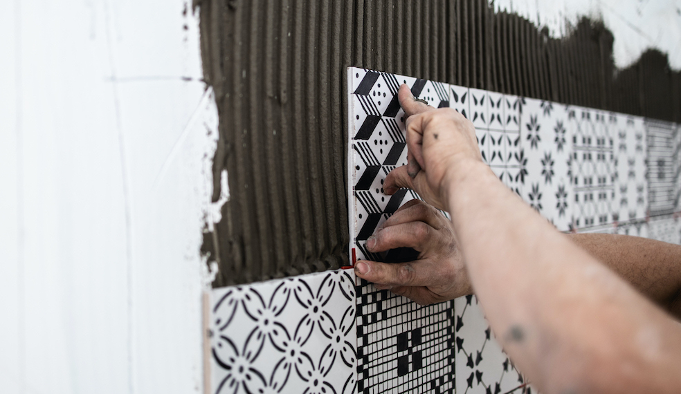 installing bathroom tiles