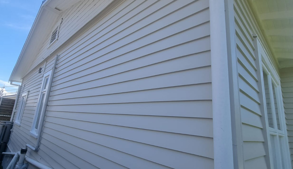 weatherboard repair on villa