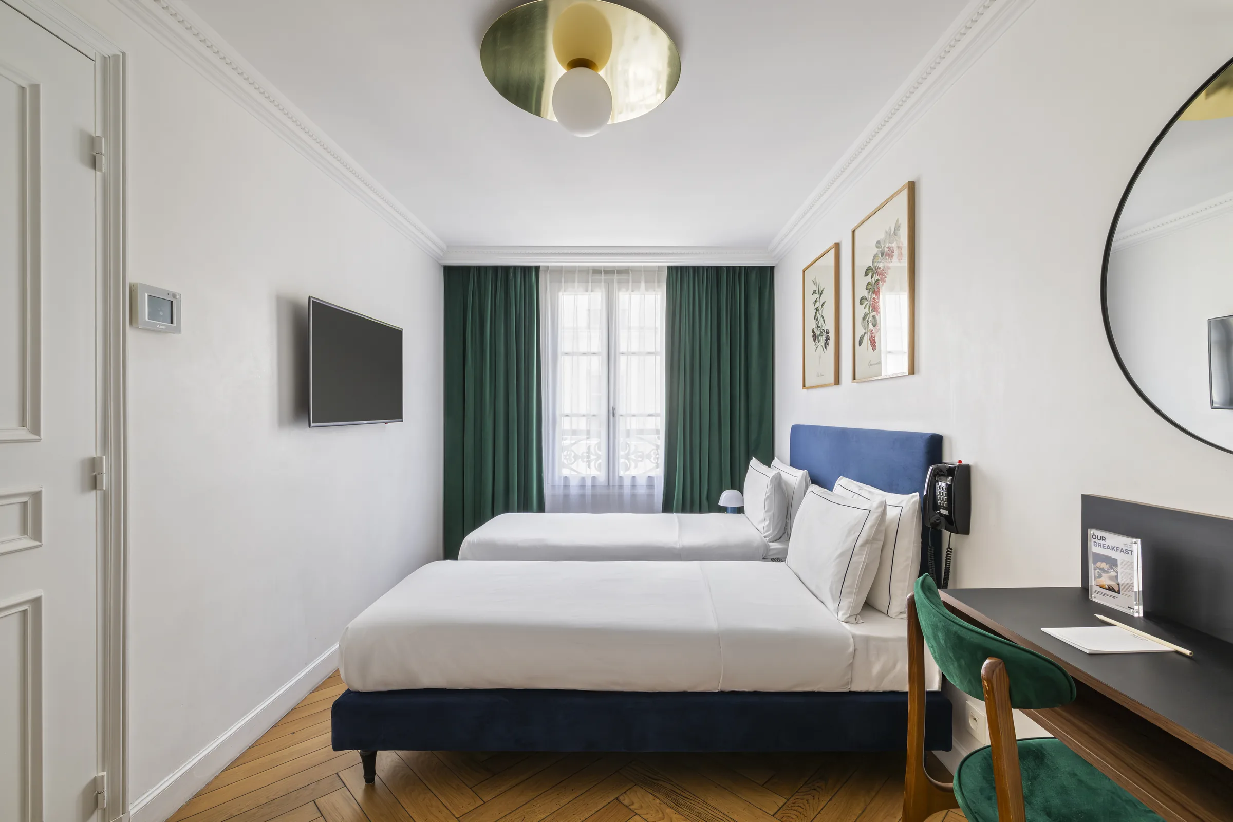 Chambre Supérieure Twin parisienne avec gravures botaniques